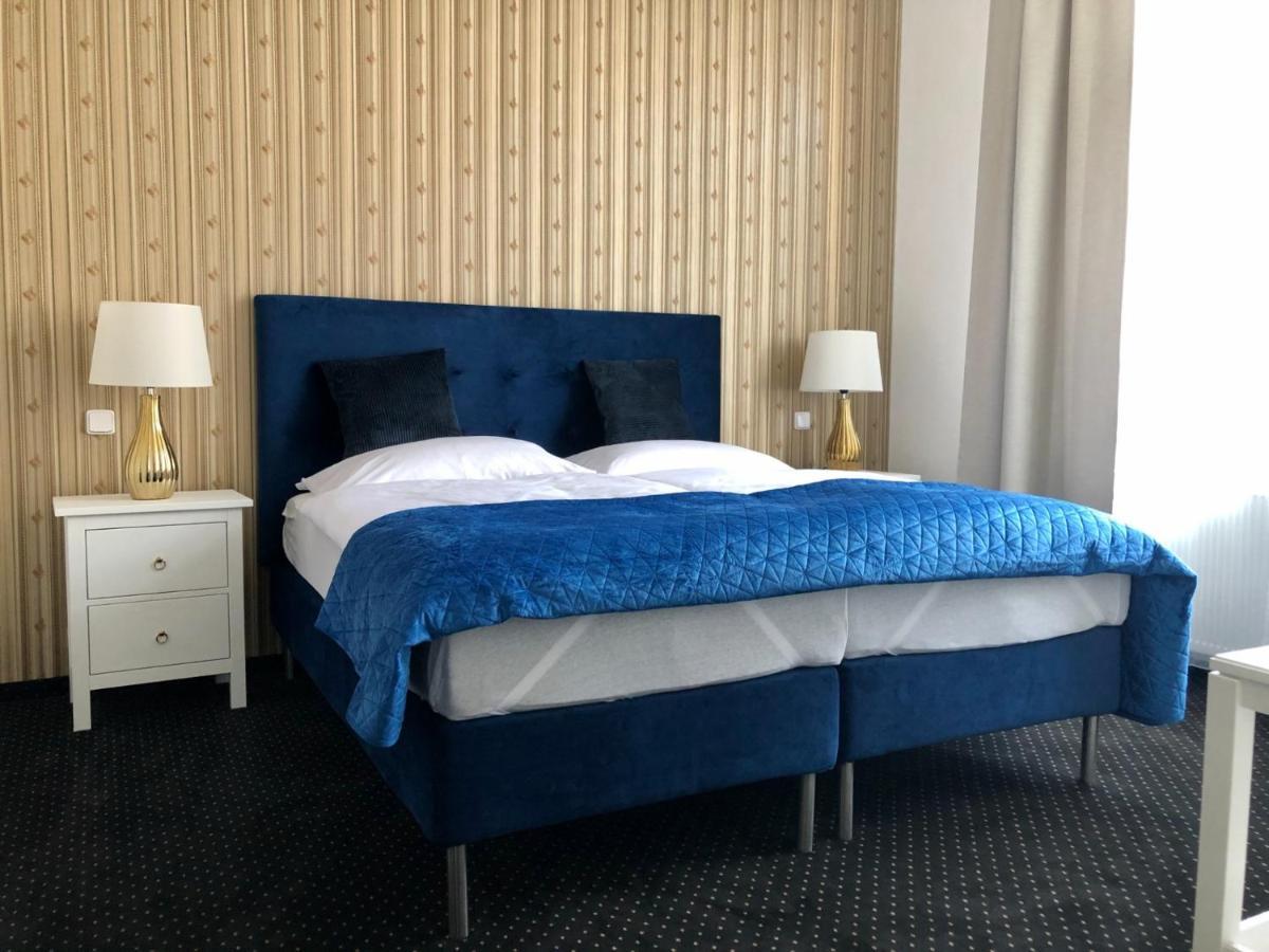Pension Drei Rosen Karlsbad Exterior foto